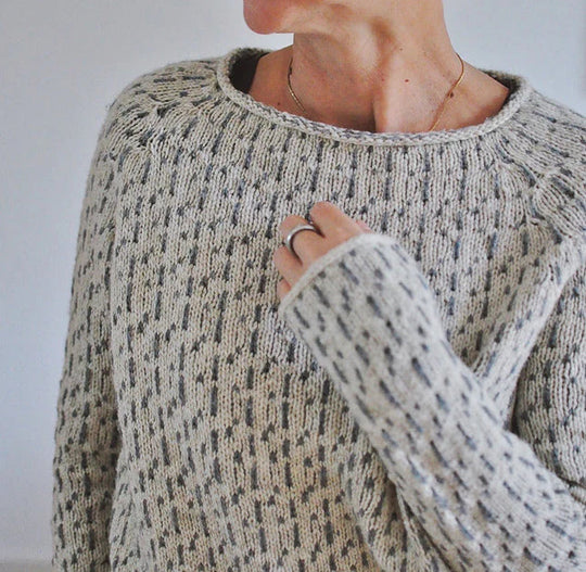 Tia - Elegant Gray Crew Neck Sweater